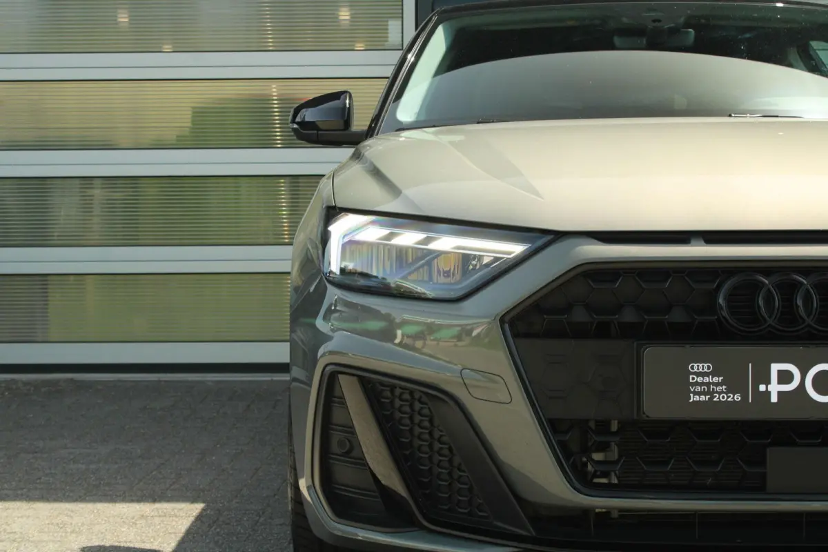 30 TFSI 116pk S-tronic S edition | Achteruitrijcamera | Ambient Verlichting PLUS | Sportstoelen | LED Koplampen | Zwart Optiek Pakket PLUS | Privacy Glas