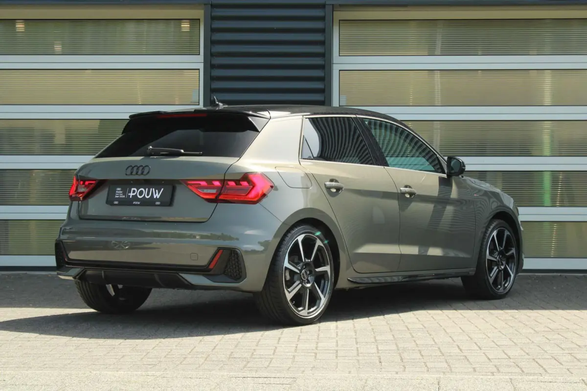 30 TFSI 116pk S-tronic S edition | Achteruitrijcamera | Ambient Verlichting PLUS | Sportstoelen | LED Koplampen | Zwart Optiek Pakket PLUS | Privacy Glas