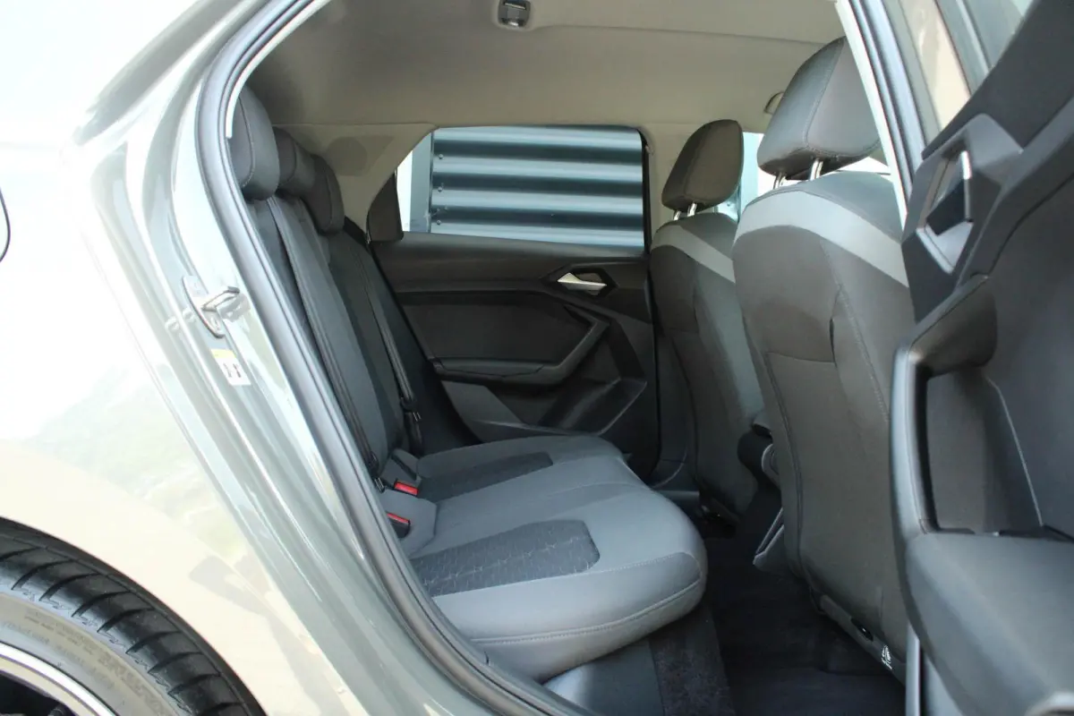 30 TFSI 116pk S-tronic S edition | Achteruitrijcamera | Ambient Verlichting PLUS | Sportstoelen | LED Koplampen | Zwart Optiek Pakket PLUS | Privacy Glas