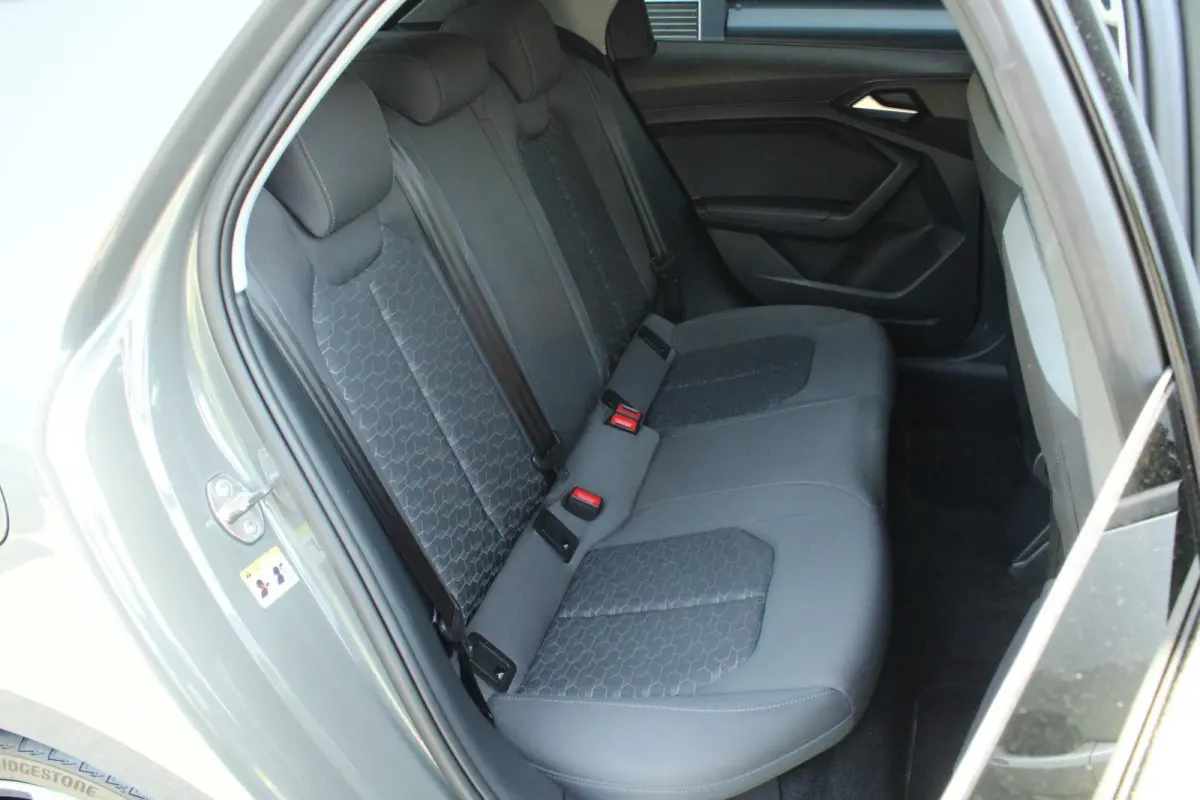 30 TFSI 116pk S-tronic S edition | Achteruitrijcamera | Ambient Verlichting PLUS | Sportstoelen | LED Koplampen | Zwart Optiek Pakket PLUS | Privacy Glas