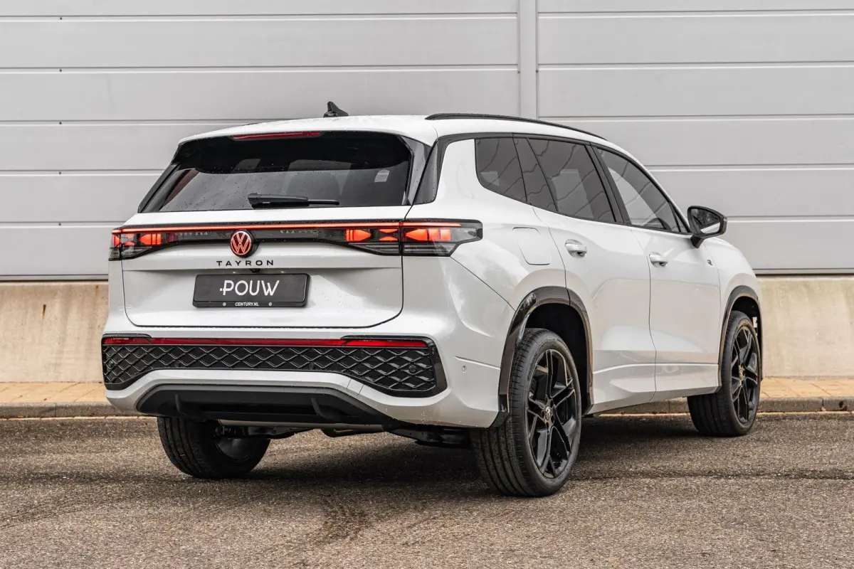 1.5 eHybrid 272pk DSG R-Line Edition | Panoramadak | Trekhaak | Massage | Harman Kardon Audio