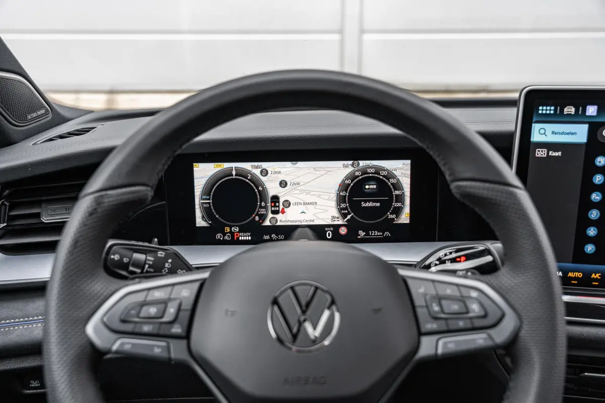 1.5 eHybrid 272pk DSG R-Line Edition | Panoramadak | Trekhaak | Massage | Harman Kardon Audio