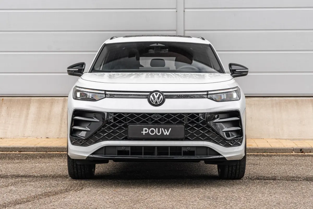 1.5 eHybrid 272pk DSG R-Line Edition | Panoramadak | Trekhaak | Massage | Harman Kardon Audio