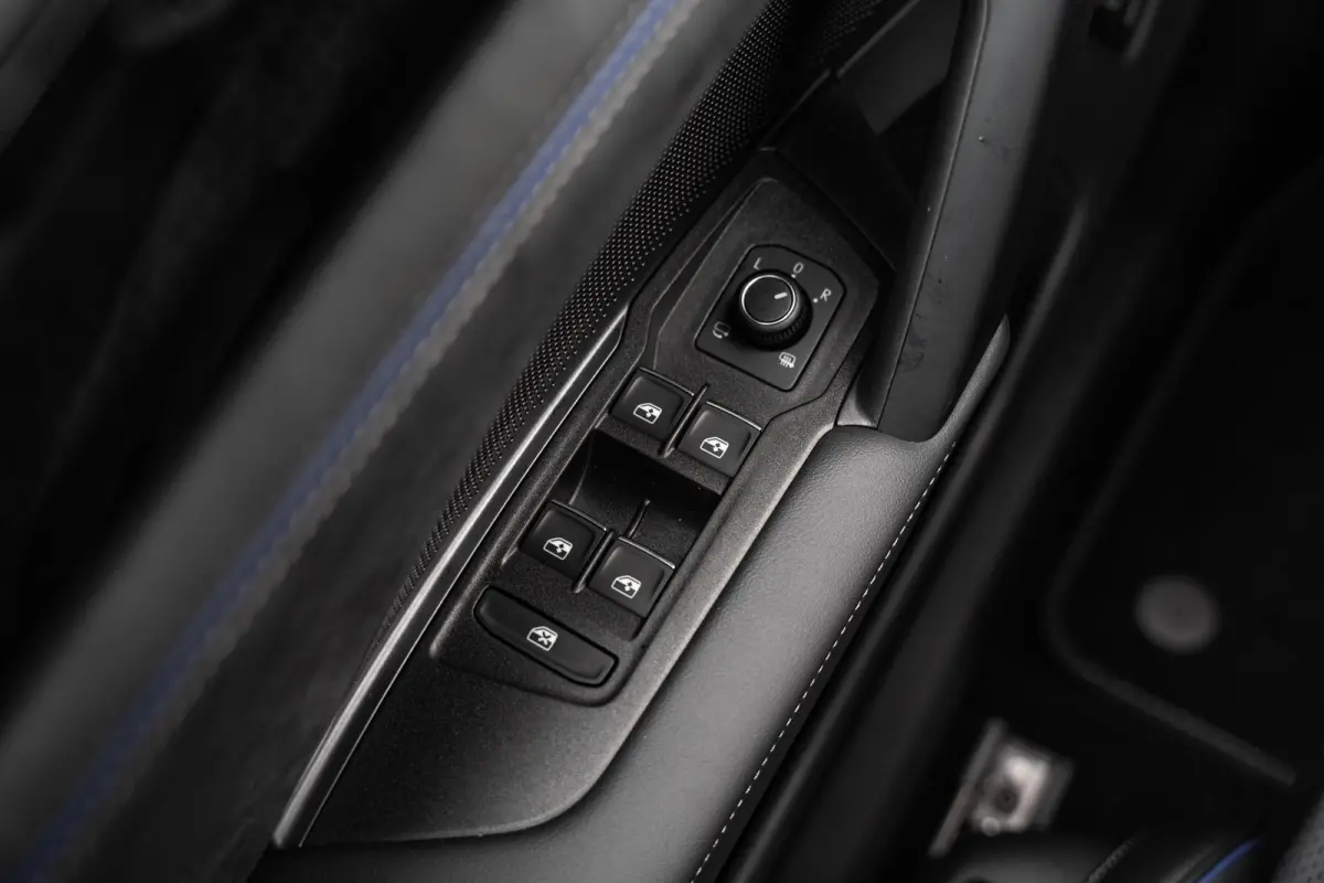 1.5 eHybrid 272pk DSG R-Line Edition | Panoramadak | Trekhaak | Massage | Harman Kardon Audio