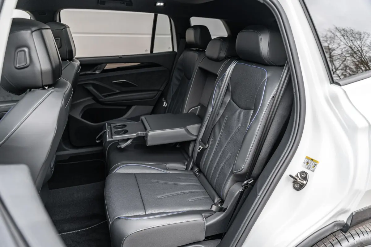 1.5 eHybrid 272pk DSG R-Line Edition | Panoramadak | Trekhaak | Massage | Harman Kardon Audio