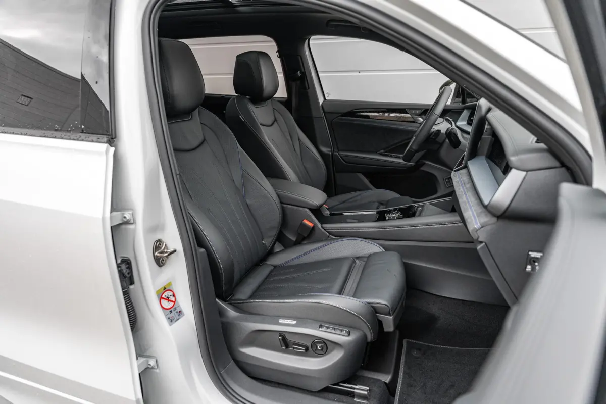 1.5 eHybrid 272pk DSG R-Line Edition | Panoramadak | Trekhaak | Massage | Harman Kardon Audio
