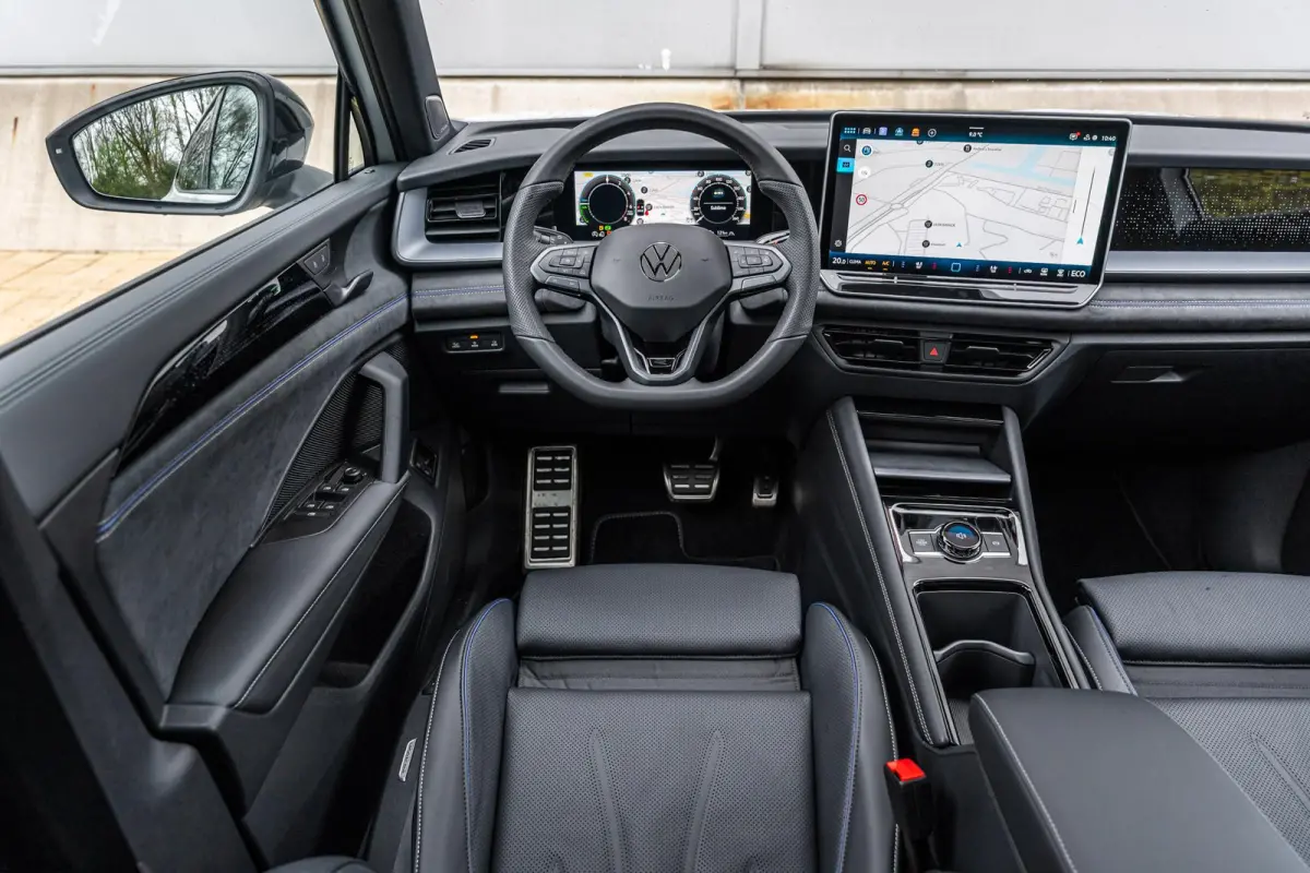 1.5 eHybrid 272pk DSG R-Line Edition | Panoramadak | Trekhaak | Massage | Harman Kardon Audio