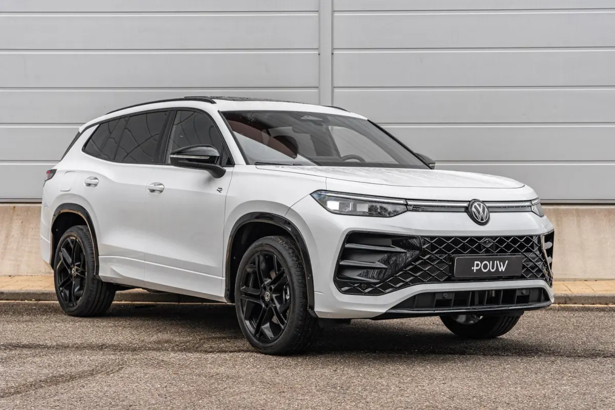 1.5 eHybrid 272pk DSG R-Line Edition | Panoramadak | Trekhaak | Massage | Harman Kardon Audio