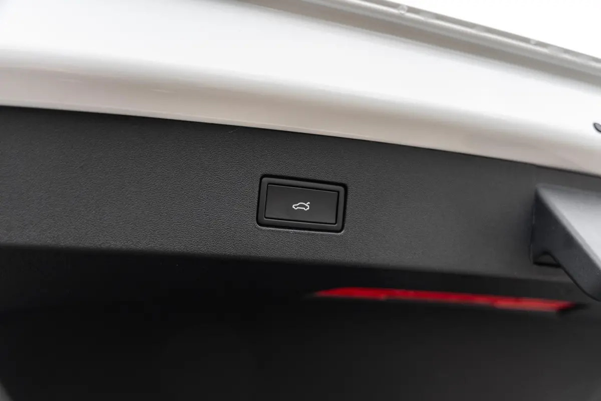1.5 eHybrid 272pk DSG R-Line Edition | Panoramadak | Trekhaak | Massage | Harman Kardon Audio