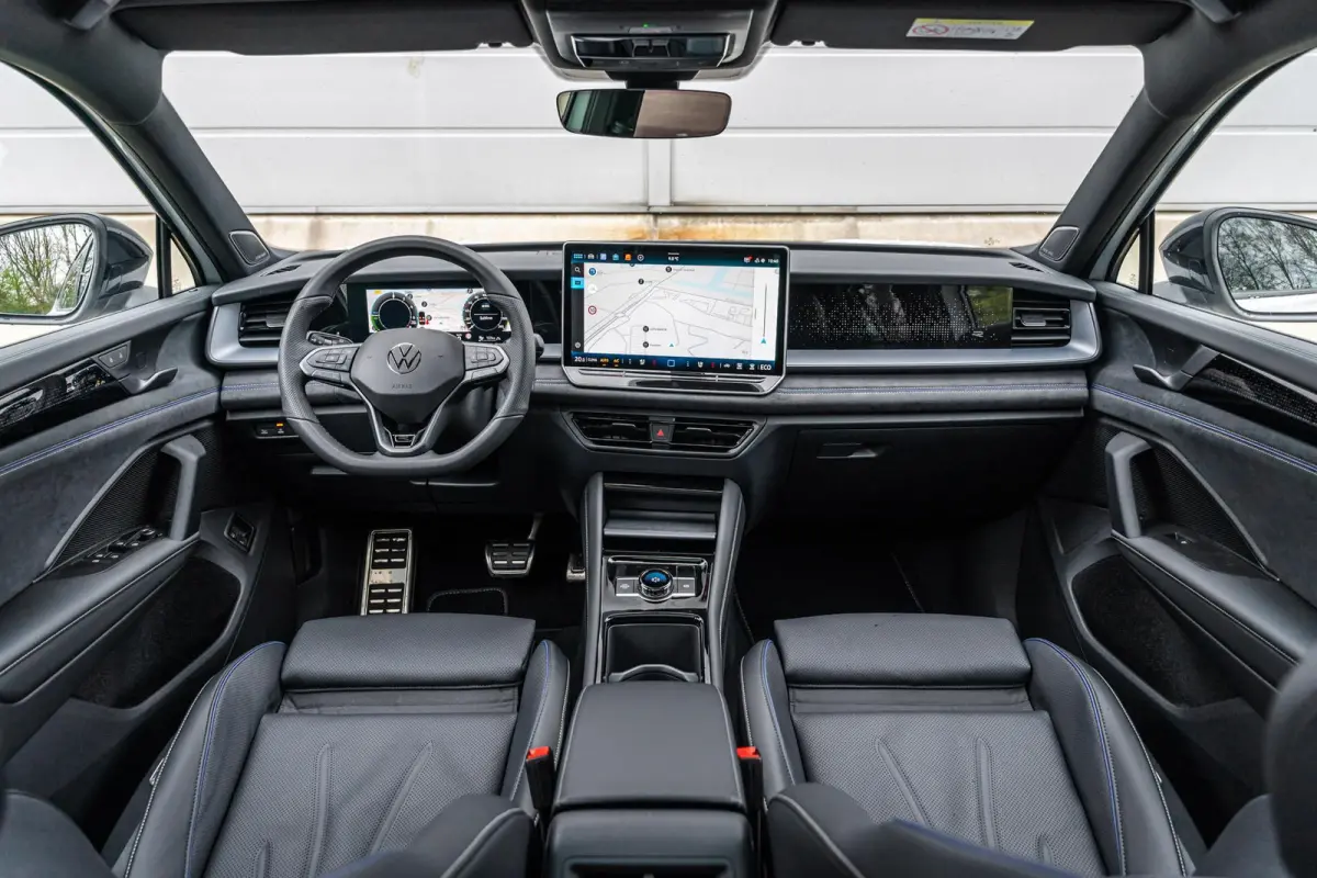 1.5 eHybrid 272pk DSG R-Line Edition | Panoramadak | Trekhaak | Massage | Harman Kardon Audio