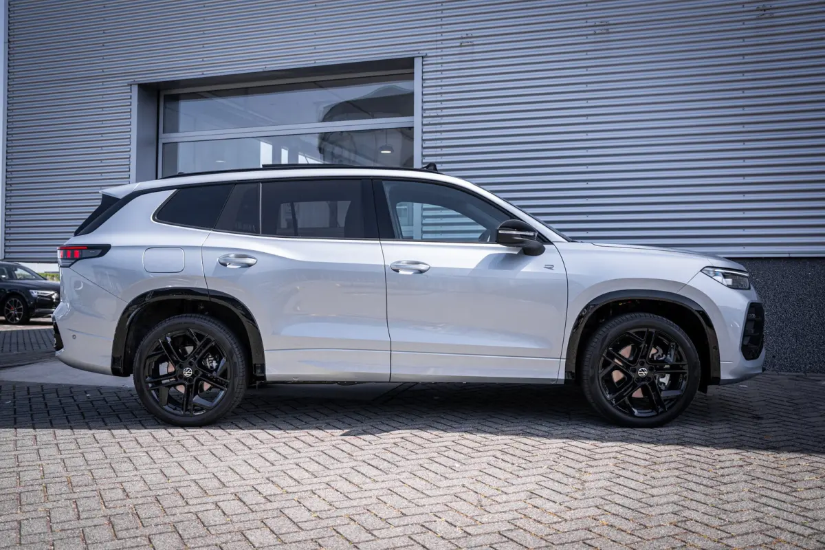 1.5 eHybrid 272 PK R-Line Edition | Achterbank verwarmd | Achteruitrijcamera (Rear View) | Adaptieve onderstelregeling (Dynamic Chassis Control Pro)
