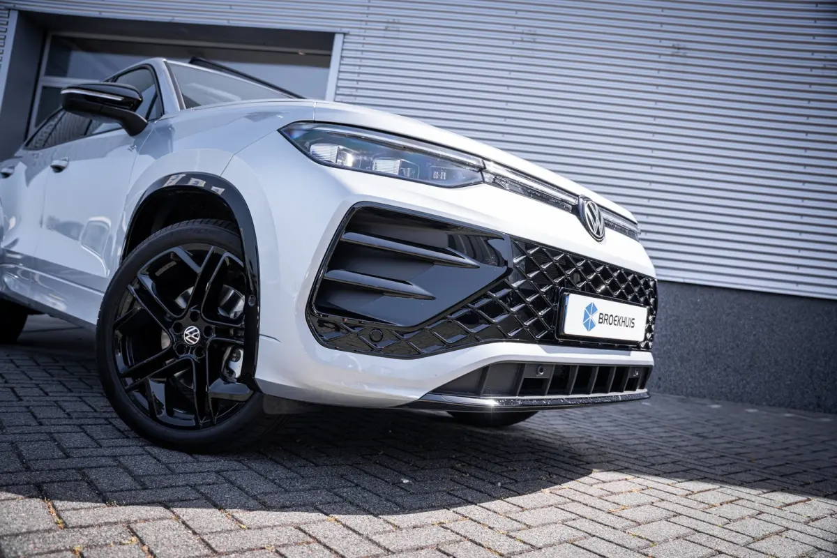 1.5 eHybrid 272 PK R-Line Edition | Achterbank verwarmd | Achteruitrijcamera (Rear View) | Adaptieve onderstelregeling (Dynamic Chassis Control Pro)