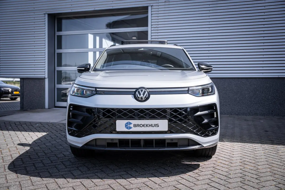 1.5 eHybrid 272 PK R-Line Edition | Achterbank verwarmd | Achteruitrijcamera (Rear View) | Adaptieve onderstelregeling (Dynamic Chassis Control Pro)