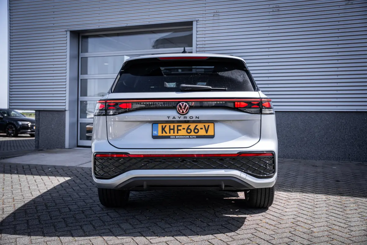 1.5 eHybrid 272 PK R-Line Edition | Achterbank verwarmd | Achteruitrijcamera (Rear View) | Adaptieve onderstelregeling (Dynamic Chassis Control Pro)