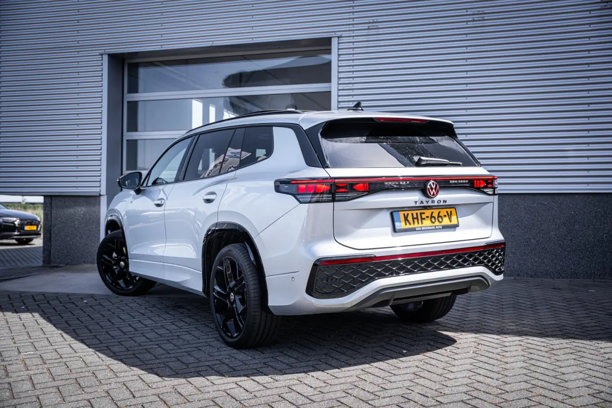 1.5 eHybrid 272 PK R-Line Edition | Achterbank verwarmd | Achteruitrijcamera (Rear View) | Adaptieve onderstelregeling (Dynamic Chassis Control Pro)