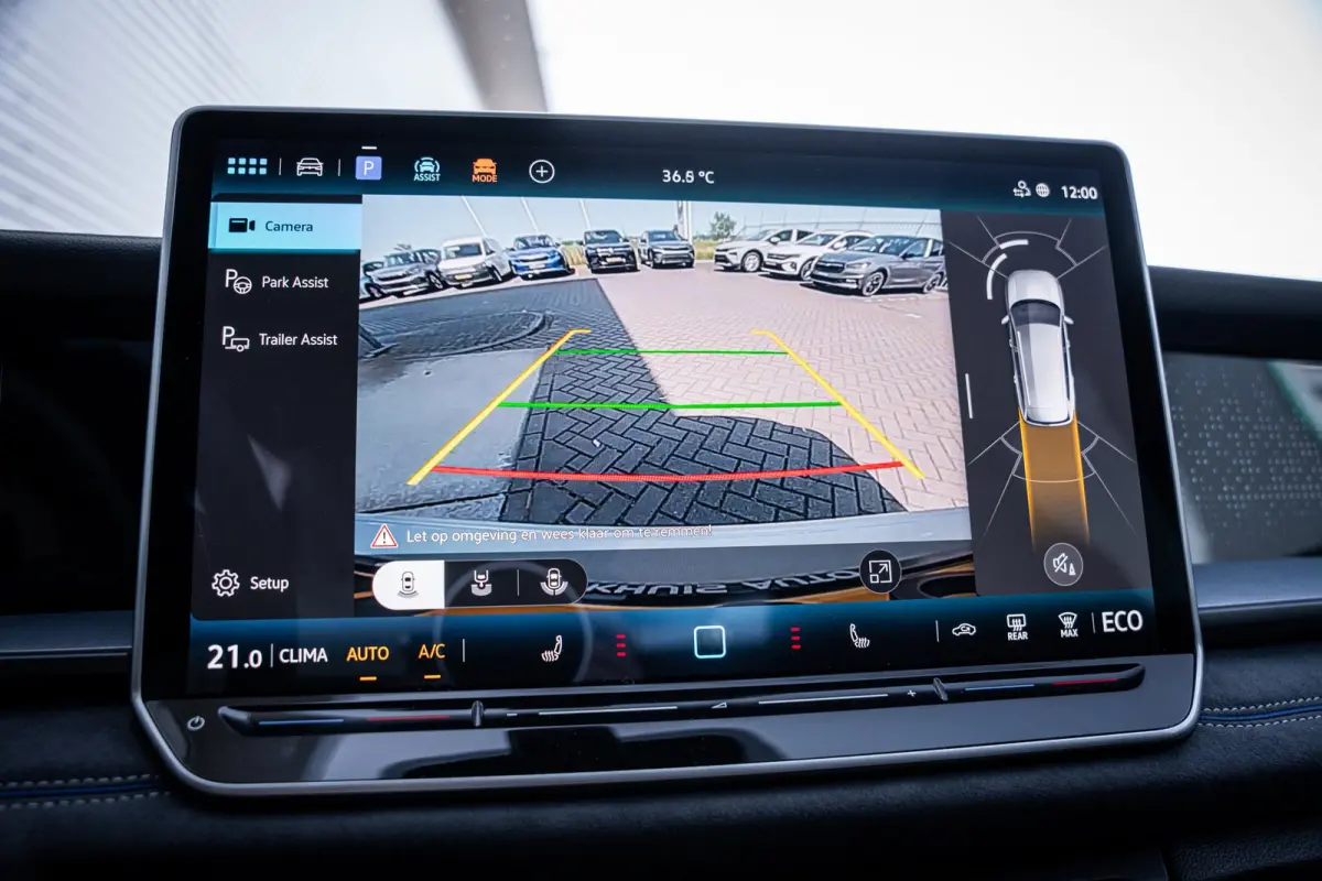 1.5 eHybrid 272 PK R-Line Edition | Achterbank verwarmd | Achteruitrijcamera (Rear View) | Adaptieve onderstelregeling (Dynamic Chassis Control Pro)