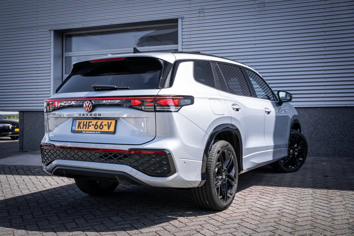 1.5 eHybrid 272 PK R-Line Edition | Achterbank verwarmd | Achteruitrijcamera (Rear View) | Adaptieve onderstelregeling (Dynamic Chassis Control Pro)