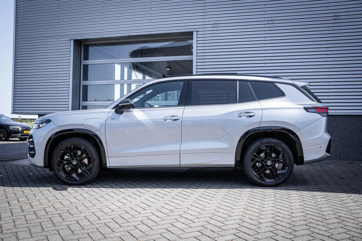 1.5 eHybrid 272 PK R-Line Edition | Achterbank verwarmd | Achteruitrijcamera (Rear View) | Adaptieve onderstelregeling (Dynamic Chassis Control Pro)