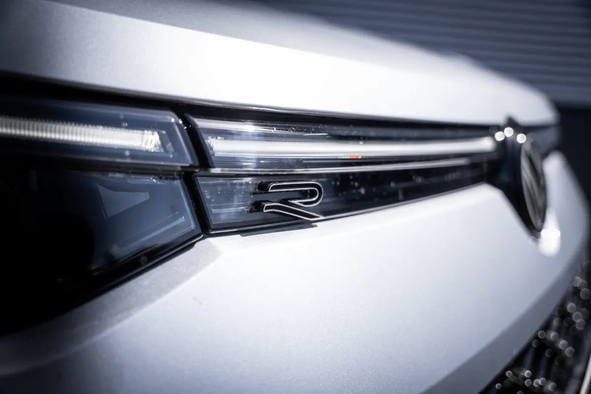 1.5 eHybrid 272 PK R-Line Edition | Achterbank verwarmd | Achteruitrijcamera (Rear View) | Adaptieve onderstelregeling (Dynamic Chassis Control Pro)