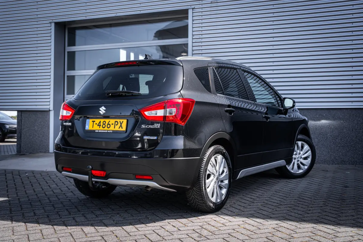1.4 Boosterjet Select Smart Hybrid | Achteruitrijcamera | Lichtmetalen velgen 17" | Trekhaak afneembaar