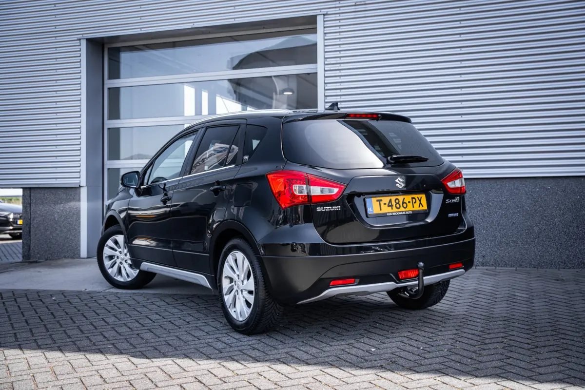 1.4 Boosterjet Select Smart Hybrid | Achteruitrijcamera | Lichtmetalen velgen 17" | Trekhaak afneembaar
