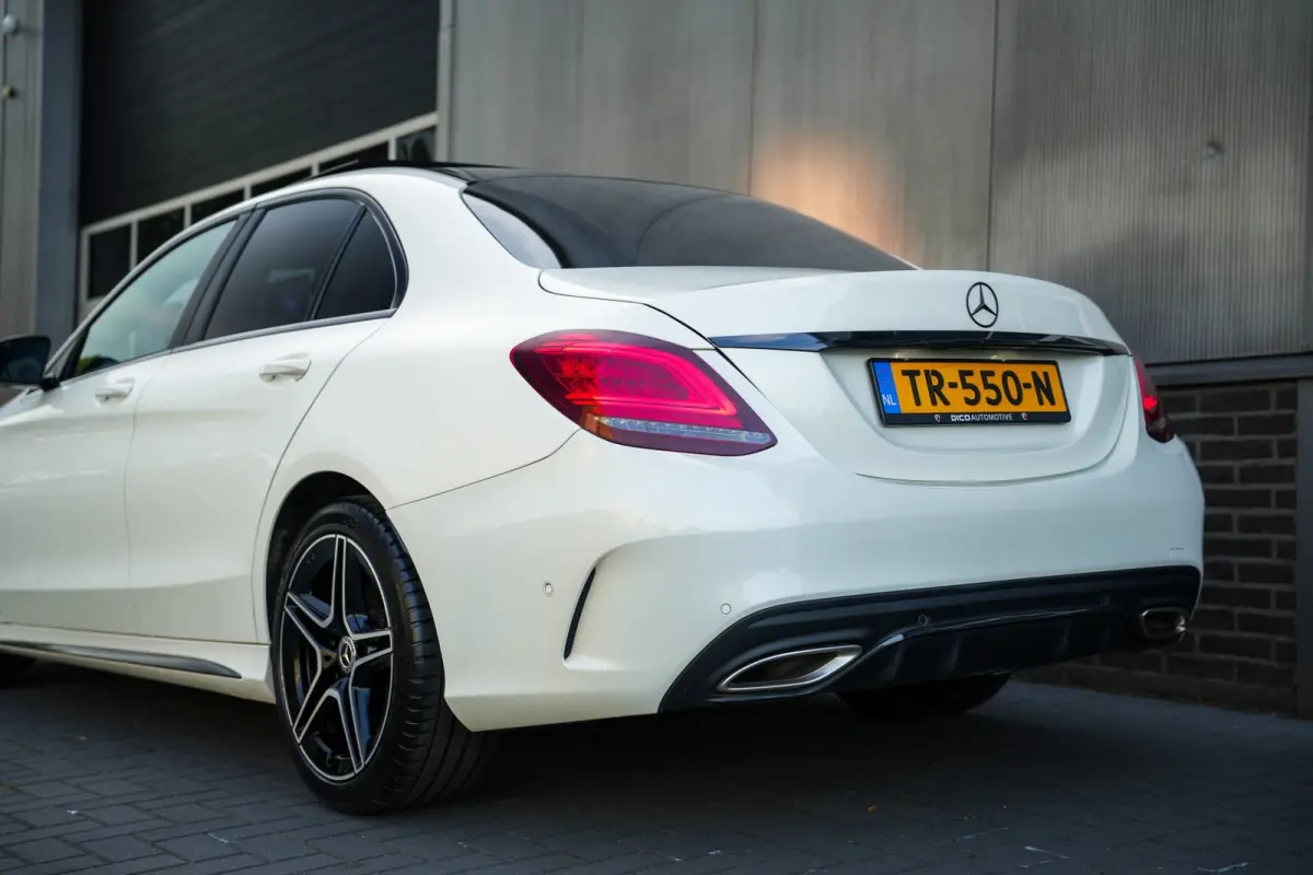 180 Advantage Pack AMG-Sportpakket /Facelift-Model/ Pano-Dak/ Sport-Stoelen/ Stoel.Verw/ Night-Pakket/ Camera/ Trekhaak/ 18'' LMV
