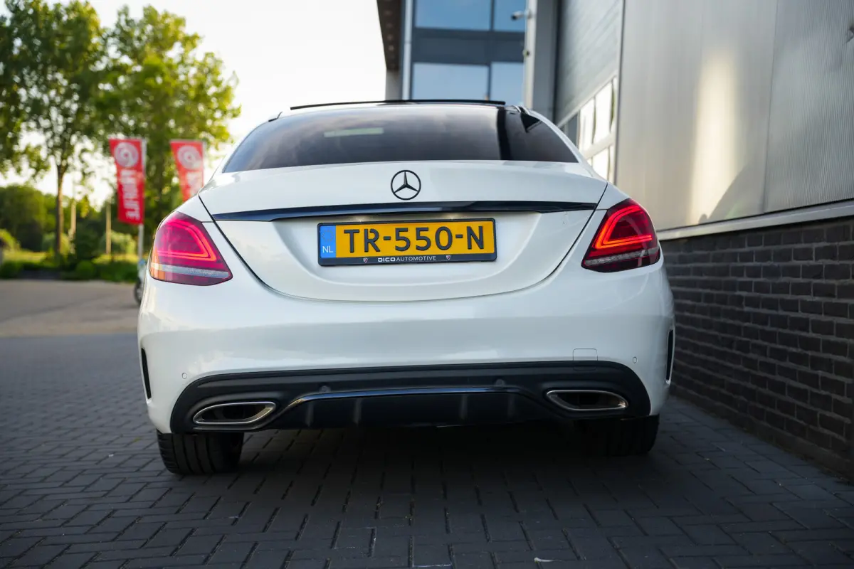180 Advantage Pack AMG-Sportpakket /Facelift-Model/ Pano-Dak/ Sport-Stoelen/ Stoel.Verw/ Night-Pakket/ Camera/ Trekhaak/ 18'' LMV