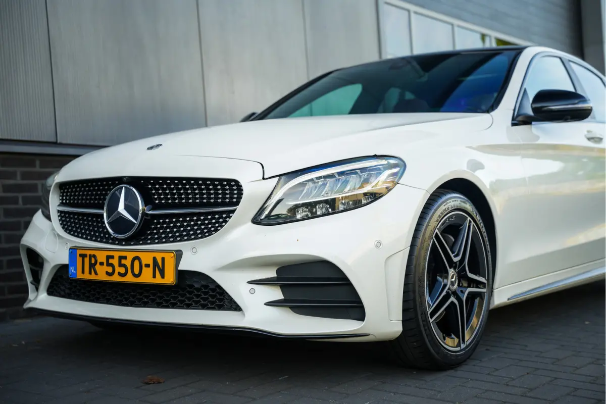 180 Advantage Pack AMG-Sportpakket /Facelift-Model/ Pano-Dak/ Sport-Stoelen/ Stoel.Verw/ Night-Pakket/ Camera/ Trekhaak/ 18'' LMV