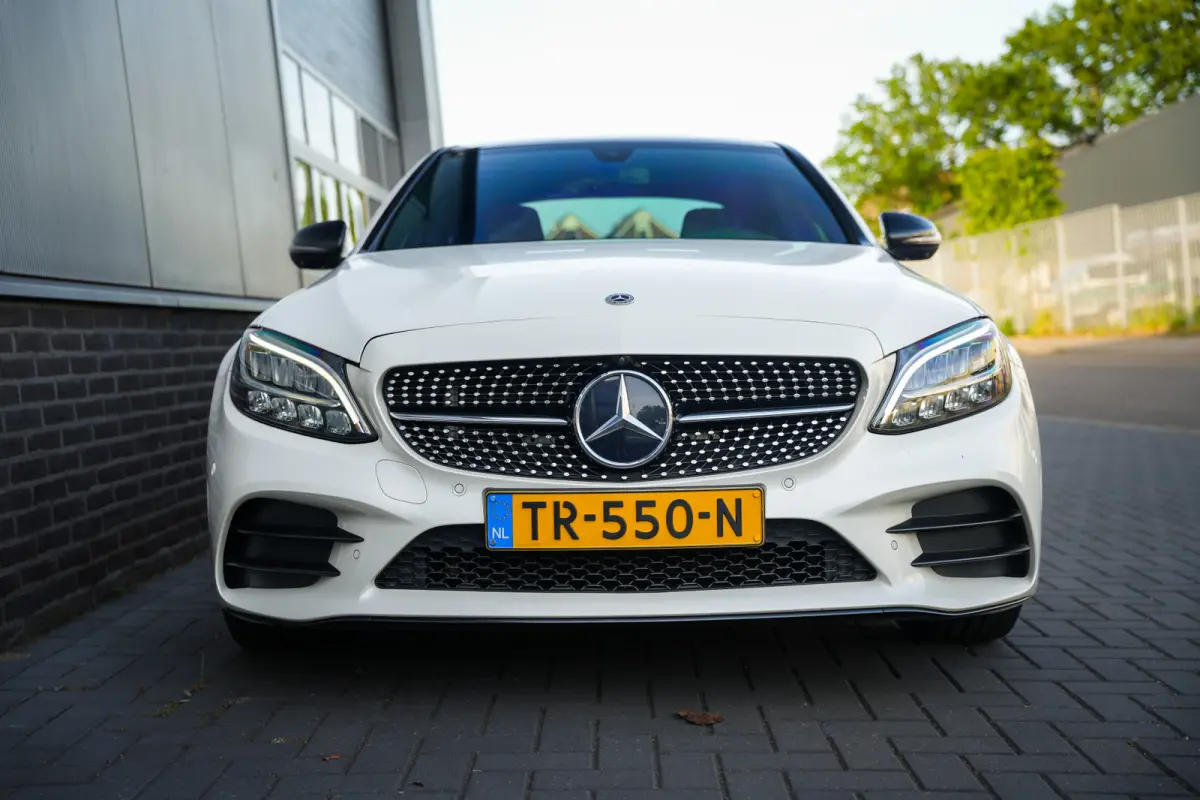 180 Advantage Pack AMG-Sportpakket /Facelift-Model/ Pano-Dak/ Sport-Stoelen/ Stoel.Verw/ Night-Pakket/ Camera/ Trekhaak/ 18'' LMV