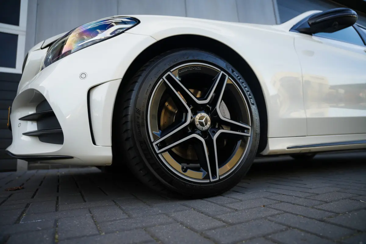 180 Advantage Pack AMG-Sportpakket /Facelift-Model/ Pano-Dak/ Sport-Stoelen/ Stoel.Verw/ Night-Pakket/ Camera/ Trekhaak/ 18'' LMV