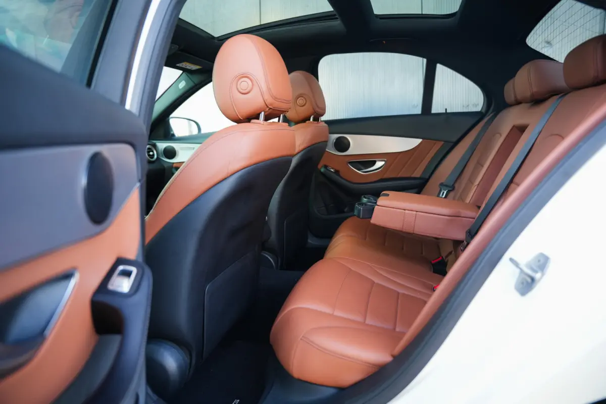 180 Advantage Pack AMG-Sportpakket /Facelift-Model/ Pano-Dak/ Sport-Stoelen/ Stoel.Verw/ Night-Pakket/ Camera/ Trekhaak/ 18'' LMV