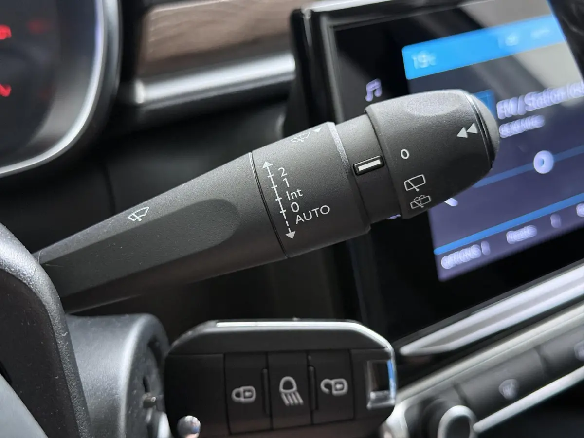 Shine 110pk Automaat | Navigatie | Achteruitrijcamera | Climate Control | Cruise Control | Parkeersensoren | Led koplampen | Comfortstoelen | DAB+ radio | Apple Carplay / Android Auto | Blue
