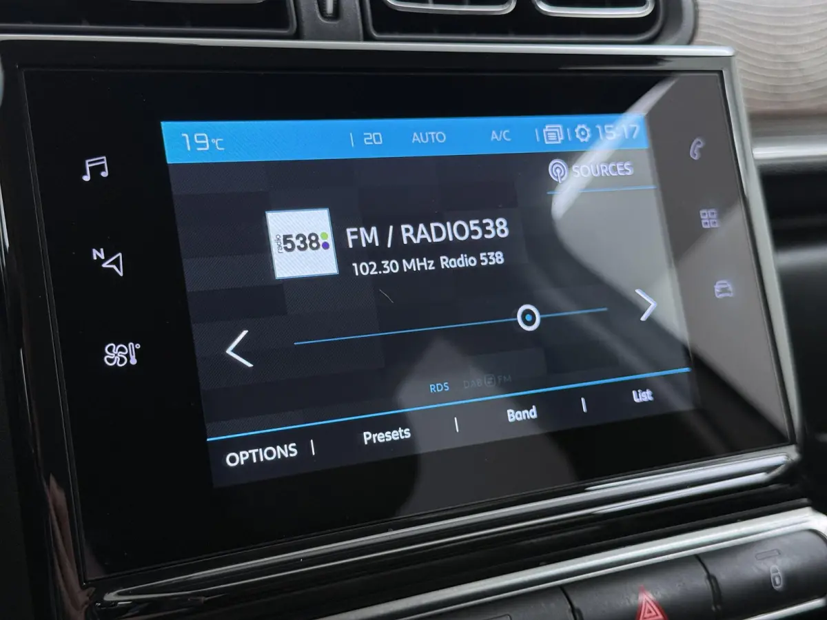 Shine 110pk Automaat | Navigatie | Achteruitrijcamera | Climate Control | Cruise Control | Parkeersensoren | Led koplampen | Comfortstoelen | DAB+ radio | Apple Carplay / Android Auto | Blue