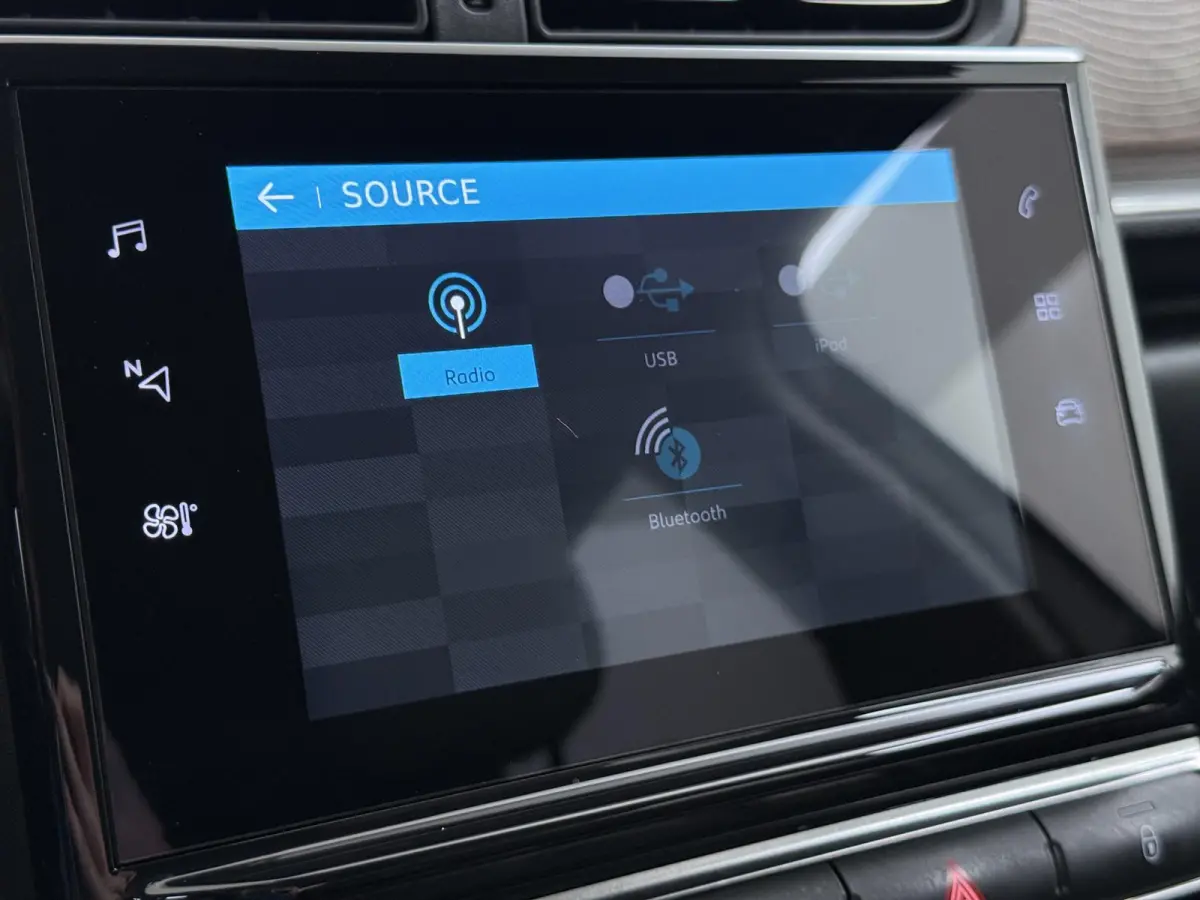 Shine 110pk Automaat | Navigatie | Achteruitrijcamera | Climate Control | Cruise Control | Parkeersensoren | Led koplampen | Comfortstoelen | DAB+ radio | Apple Carplay / Android Auto | Blue