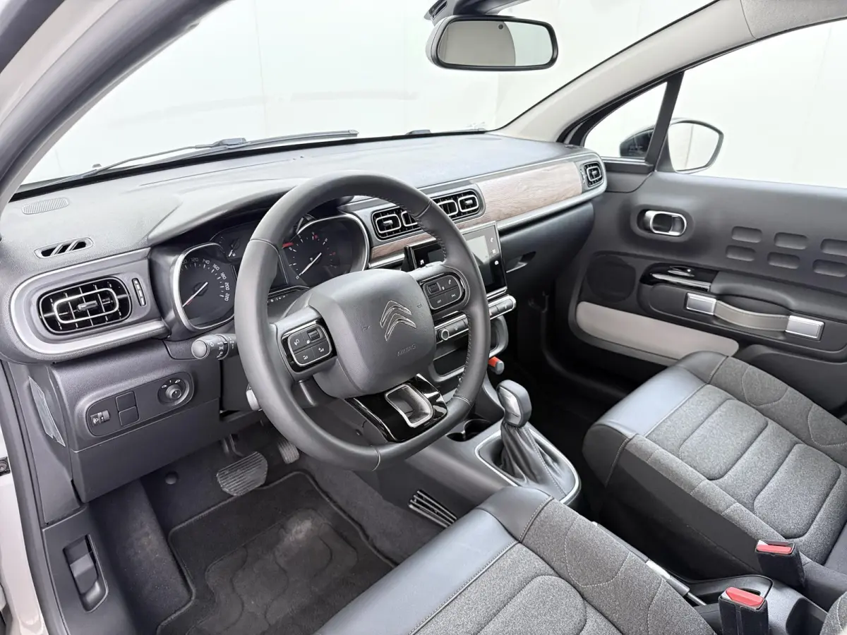 Shine 110pk Automaat | Navigatie | Achteruitrijcamera | Climate Control | Cruise Control | Parkeersensoren | Led koplampen | Comfortstoelen | DAB+ radio | Apple Carplay / Android Auto | Blue