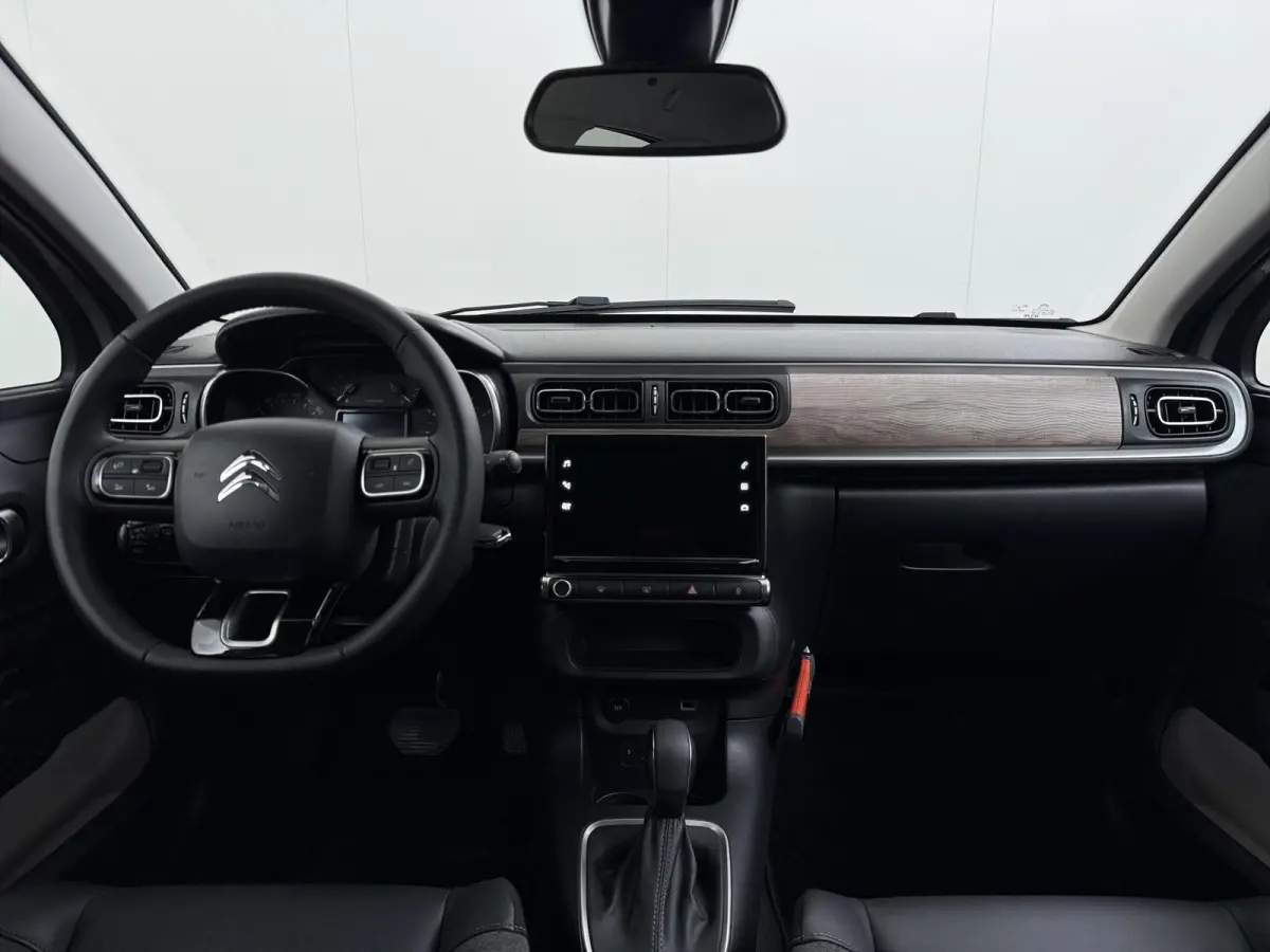 Shine 110pk Automaat | Navigatie | Achteruitrijcamera | Climate Control | Cruise Control | Parkeersensoren | Led koplampen | Comfortstoelen | DAB+ radio | Apple Carplay / Android Auto | Blue