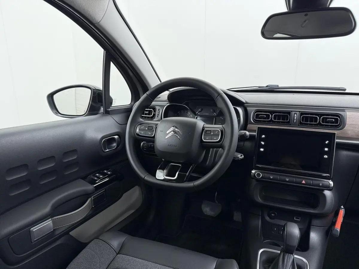Shine 110pk Automaat | Navigatie | Achteruitrijcamera | Climate Control | Cruise Control | Parkeersensoren | Led koplampen | Comfortstoelen | DAB+ radio | Apple Carplay / Android Auto | Blue