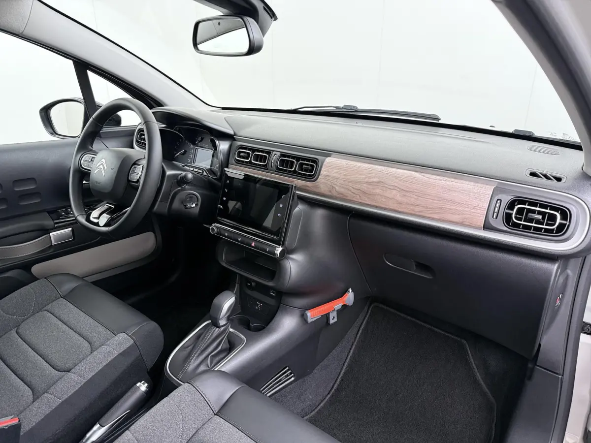 Shine 110pk Automaat | Navigatie | Achteruitrijcamera | Climate Control | Cruise Control | Parkeersensoren | Led koplampen | Comfortstoelen | DAB+ radio | Apple Carplay / Android Auto | Blue