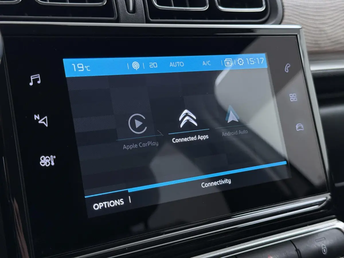 Shine 110pk Automaat | Navigatie | Achteruitrijcamera | Climate Control | Cruise Control | Parkeersensoren | Led koplampen | Comfortstoelen | DAB+ radio | Apple Carplay / Android Auto | Blue