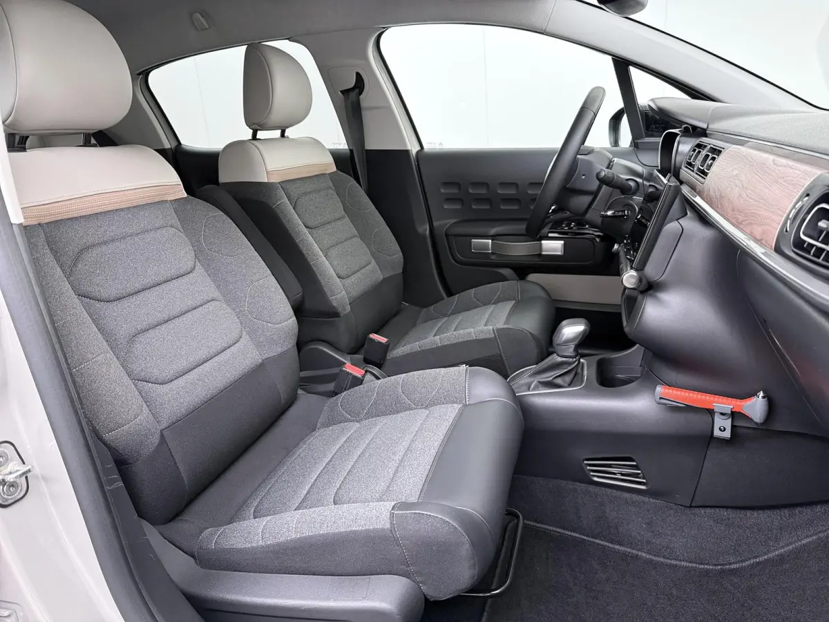 Shine 110pk Automaat | Navigatie | Achteruitrijcamera | Climate Control | Cruise Control | Parkeersensoren | Led koplampen | Comfortstoelen | DAB+ radio | Apple Carplay / Android Auto | Blue