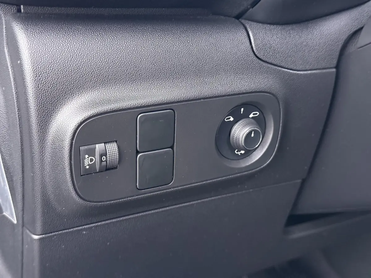 Shine 110pk Automaat | Navigatie | Achteruitrijcamera | Climate Control | Cruise Control | Parkeersensoren | Led koplampen | Comfortstoelen | DAB+ radio | Apple Carplay / Android Auto | Blue