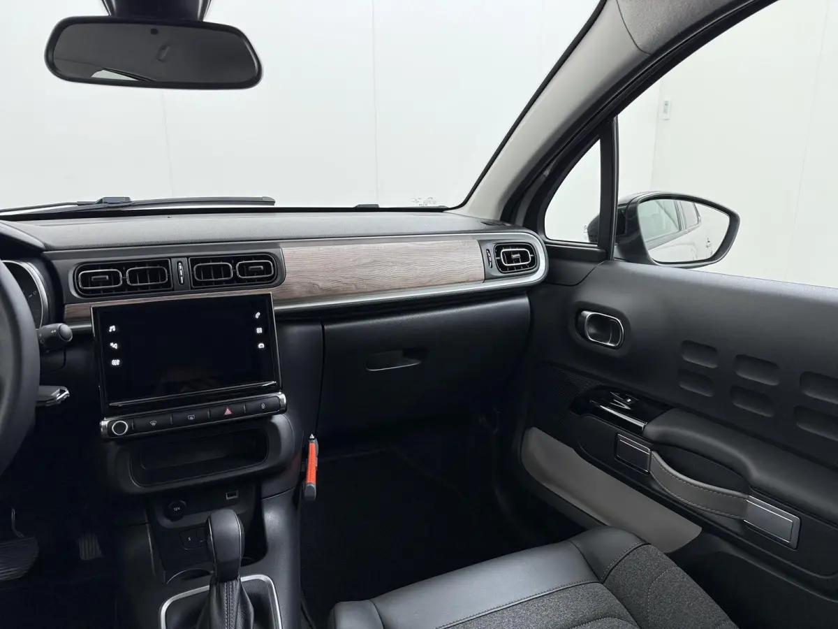 Shine 110pk Automaat | Navigatie | Achteruitrijcamera | Climate Control | Cruise Control | Parkeersensoren | Led koplampen | Comfortstoelen | DAB+ radio | Apple Carplay / Android Auto | Blue