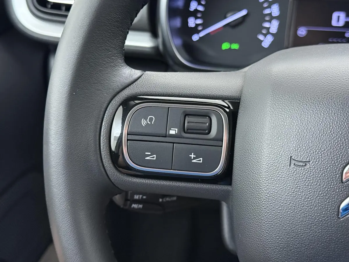 Shine 110pk Automaat | Navigatie | Achteruitrijcamera | Climate Control | Cruise Control | Parkeersensoren | Led koplampen | Comfortstoelen | DAB+ radio | Apple Carplay / Android Auto | Blue