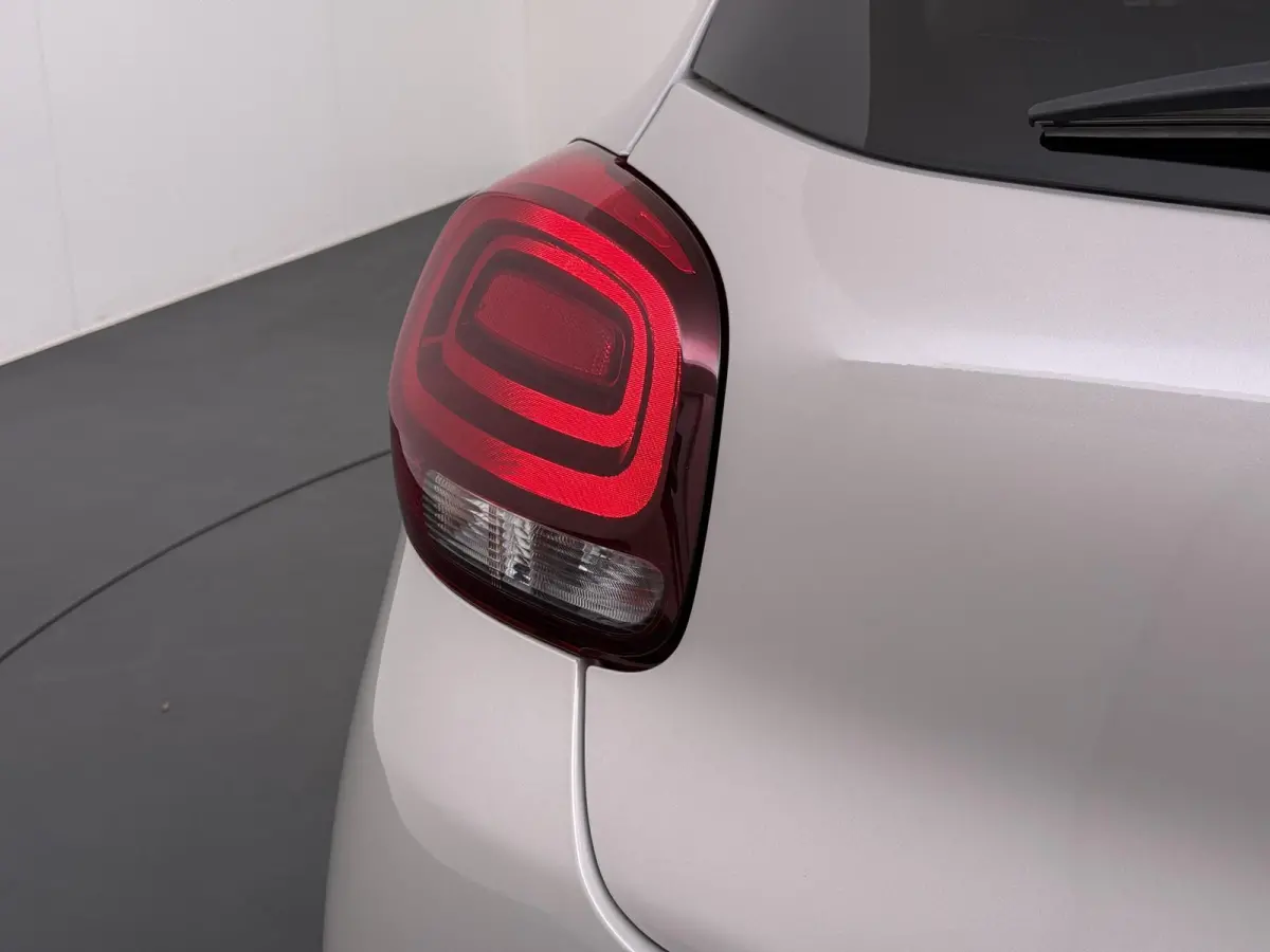 Shine 110pk Automaat | Navigatie | Achteruitrijcamera | Climate Control | Cruise Control | Parkeersensoren | Led koplampen | Comfortstoelen | DAB+ radio | Apple Carplay / Android Auto | Blue