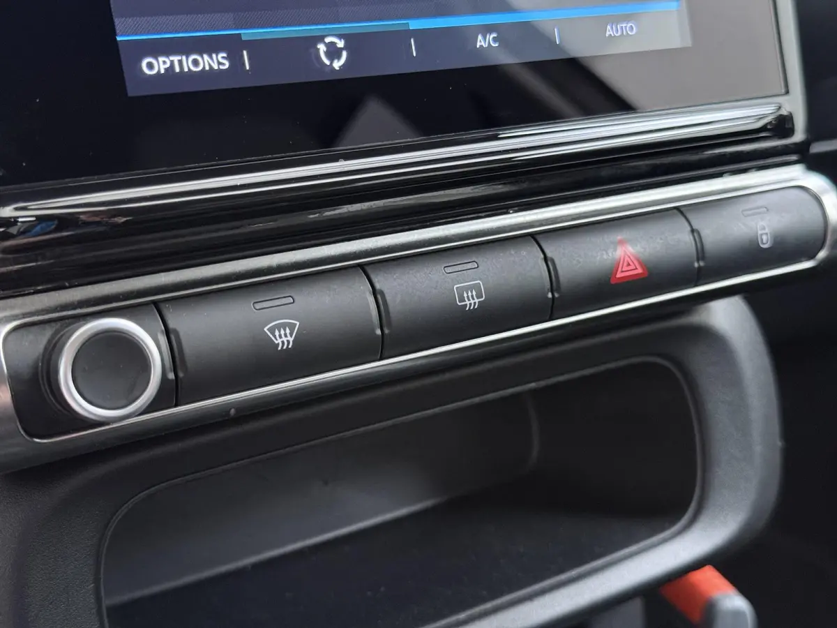 Shine 110pk Automaat | Navigatie | Achteruitrijcamera | Climate Control | Cruise Control | Parkeersensoren | Led koplampen | Comfortstoelen | DAB+ radio | Apple Carplay / Android Auto | Blue