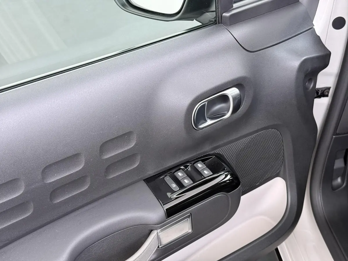 Shine 110pk Automaat | Navigatie | Achteruitrijcamera | Climate Control | Cruise Control | Parkeersensoren | Led koplampen | Comfortstoelen | DAB+ radio | Apple Carplay / Android Auto | Blue