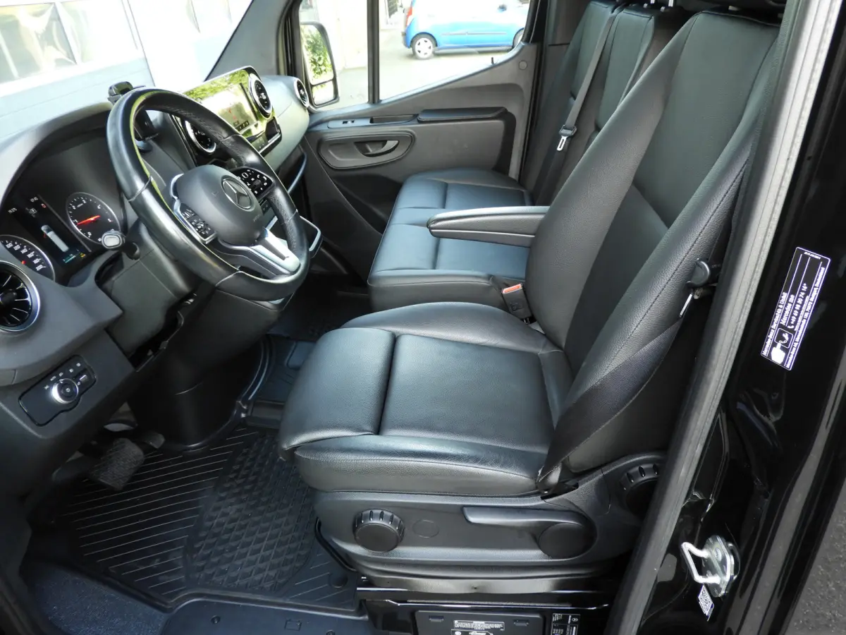 317 1.9 CDI L2H2 RWD AUT | LED | 10.25 MBUX | DISTRONIC | NAVI