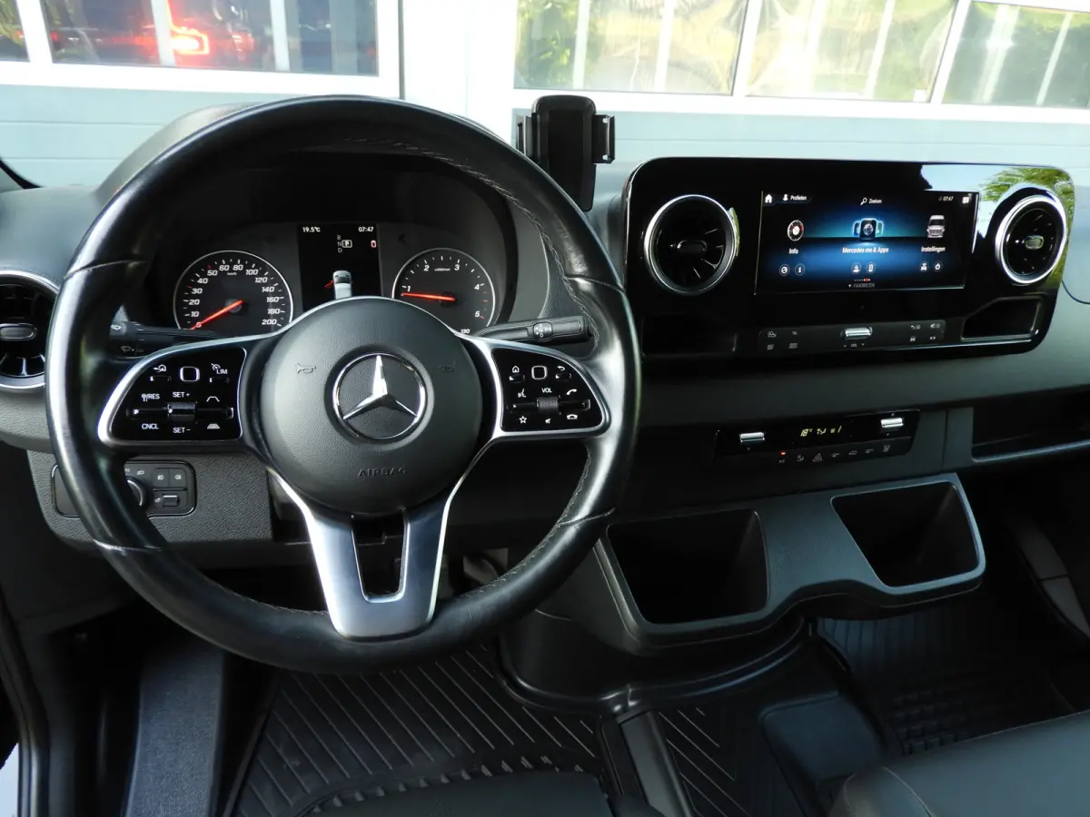 317 1.9 CDI L2H2 RWD AUT | LED | 10.25 MBUX | DISTRONIC | NAVI