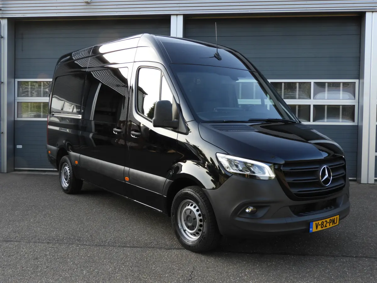 317 1.9 CDI L2H2 RWD AUT | LED | 10.25 MBUX | DISTRONIC | NAVI