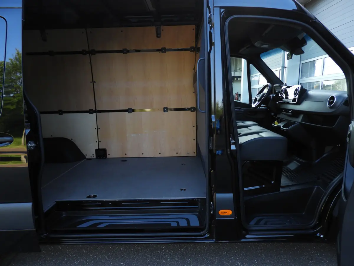 317 1.9 CDI L2H2 RWD AUT | LED | 10.25 MBUX | DISTRONIC | NAVI